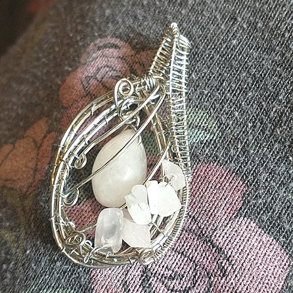 NWT Beautiful Rose Quartz Teardrop Dangle Pendant